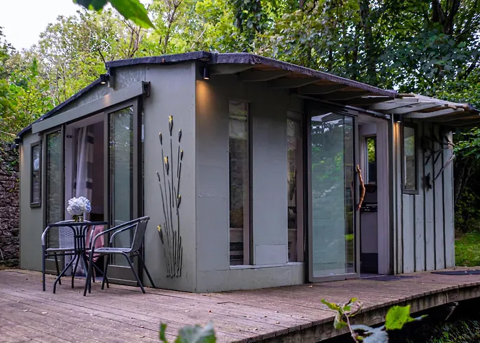 The Cwtch - Woodland Cabin With Country Views!