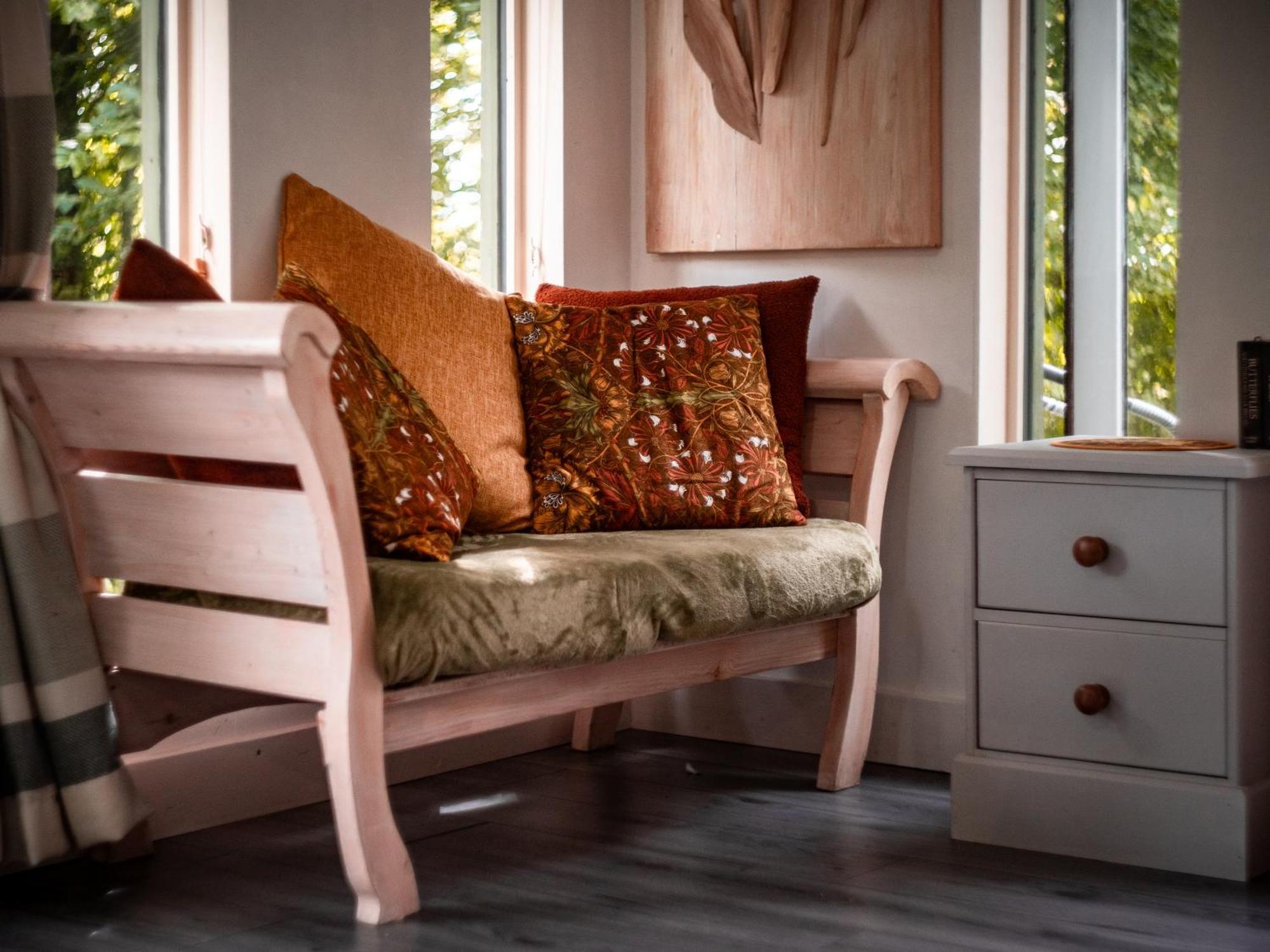 The Cwtch - Woodland With Country Views! *